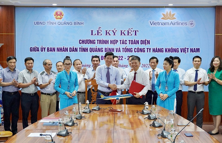 Vietnam Airlines và tỉnh Quảng Bình hợp tác quảng bá du lịch