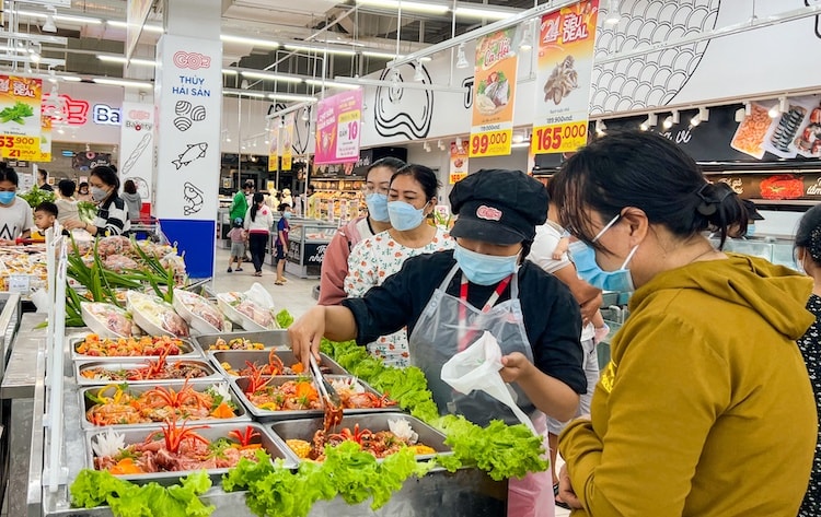 Vì sao giá vận tải và hàng hóa chưa giảm theo giá xăng dầu