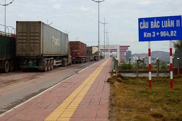 Hơn 1.000 phương tiện kẹt ở Cửa khẩu Lào Cai do dịch Covid-19 phía Trung Quốc