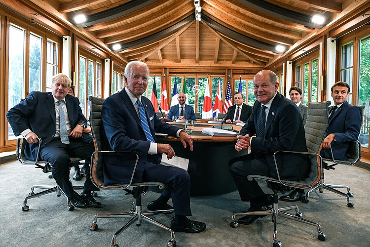 Tổng thống Joe Biden (giữa) cùng các lãnh đạo G7 tại Đức hôm 26/6. Ảnh: NY Times.