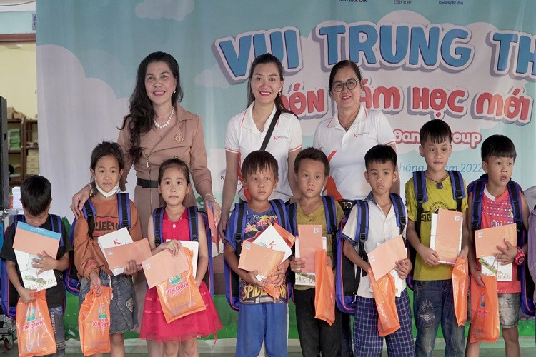 Kim Oanh Group tiếp tục mang yêu thương đến với các em học sinh nghèo vùng sâu