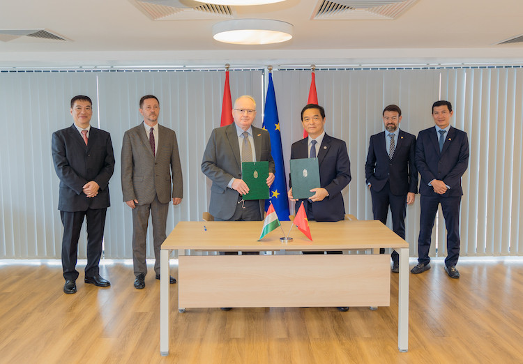 Tập đoàn Xây dựng Hòa Bình và Europa Dream Holding Zrt ký kết thỏa thuận hợp tác