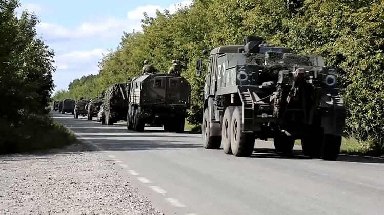 Hình ảnh đoàn xe quân sự Nga tiến về Kharkov công bố hôm 9/9. Ảnh: Reuters.