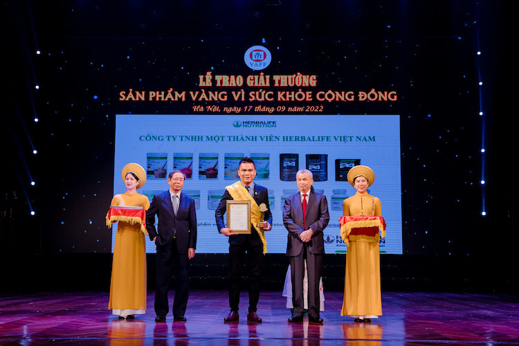 Herbalife Việt Nam nhận giải thưởng “Sản phẩm vàng vì sức khỏe cộng đồng 2022”