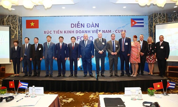 Thủ tướng nước Cộng hòa Cuba Manuel Marreno Cruz, Phó Thủ tướng Lê Minh Khái cùng các đại biểu dự "Diễn đàn Xúc tiến Kinh doanh Việt Nam – Cuba" - Ảnh: VGP/Quang Thương
