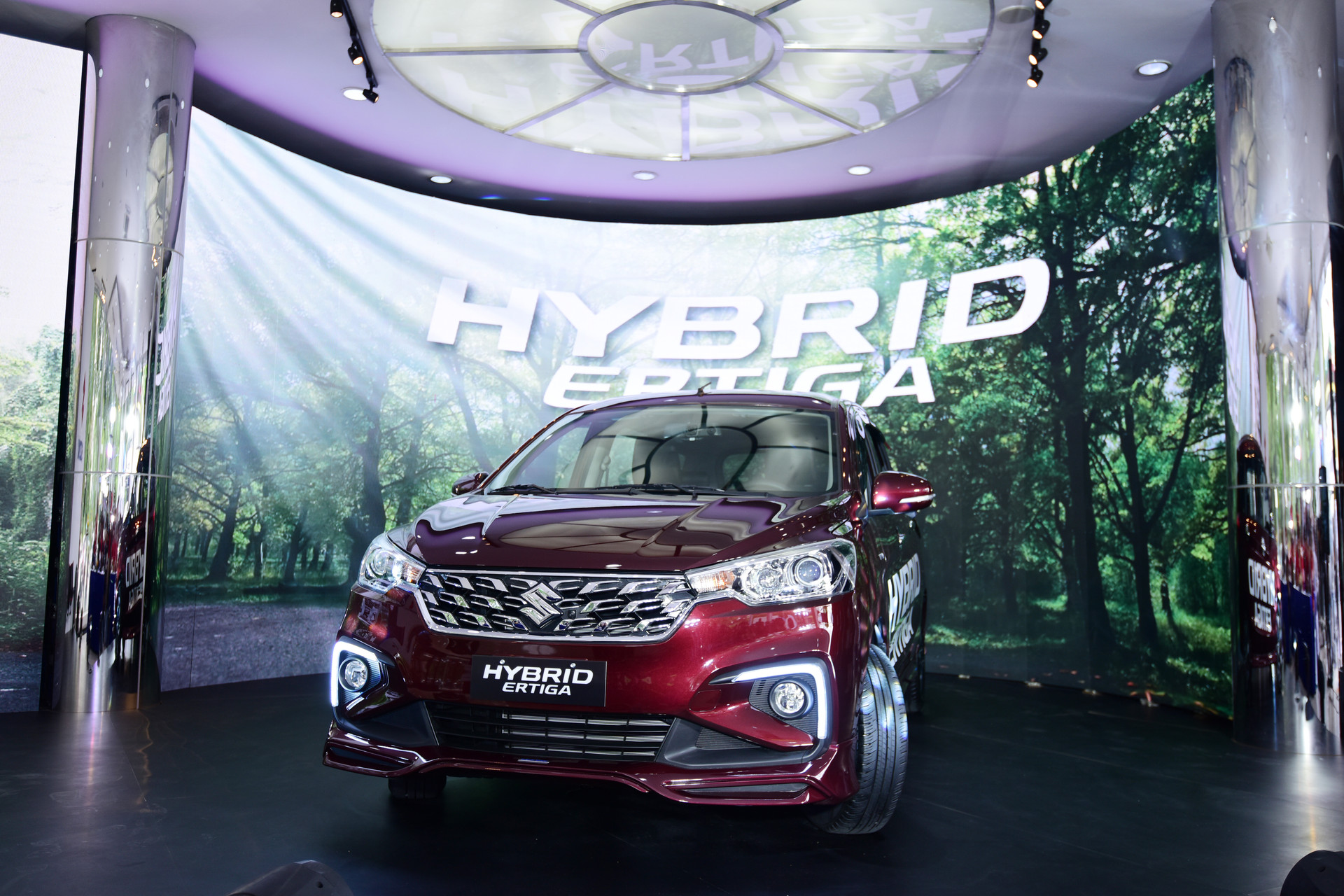 Việt Nam Suzuki công bố mẫu xe Hybrid đầu tiên trong phân khúc MPV