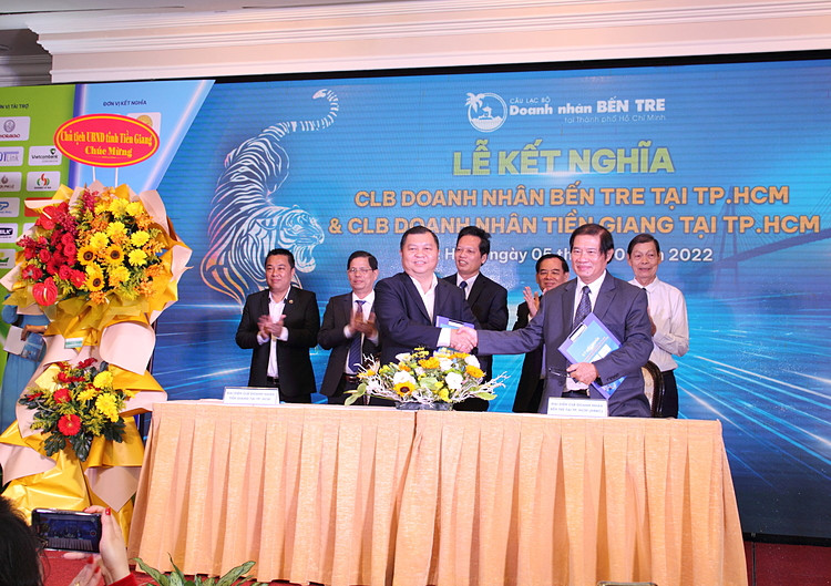 Quang cảnh Lễ ký kết hợp tác giữa CLB DN Bến Tre tại TPHCM vả CLB DN Tiền Giang tại TPHCM