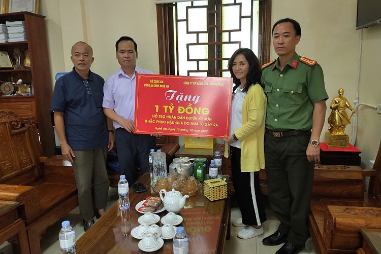 asan đã ủng hộ 1 tỷ đồng cho UBND huyện Kỳ Sơn để địa phương và bà con nhanh chóng khắc phục thiệt hại