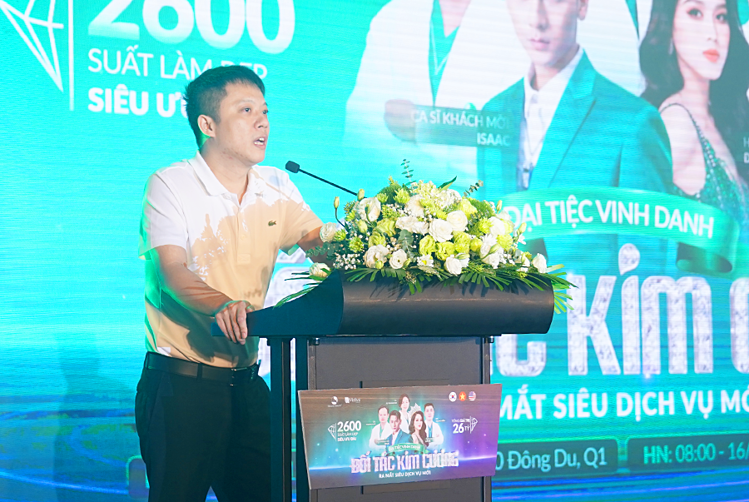Đại diện thẩm mĩ Thu Cúc phát biểu ra mắt siêu dịch vụ cao cấp TC Motiva Premier.