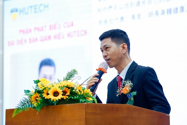 ông Nguyễn Thanh Phương, Phó Hiệu trưởng Đại học Công nghệ Thành phố Hồ Chí Minh phát biểu tại lễ khai mạc ngày hội