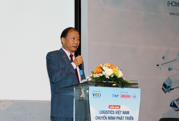 Ông Hoàng Quang Phòng, Phó Chủ tịch Phòng Thương mại và Công nghiệp Việt Nam (VCCI) phát biểu tại Diễn đàn. (Ảnh: TTXVN)