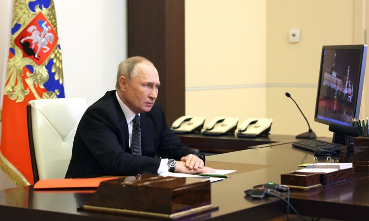Tổng thống Putin chủ trì cuộc họp Hội đồng An ninh ngày 19/10. Ảnh: Reuters.
