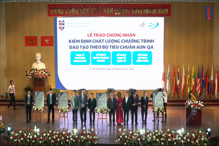 Trường Đại học Ngân hàng TP.HCM tổ chức lễ khai giảng năm học 2022-2023