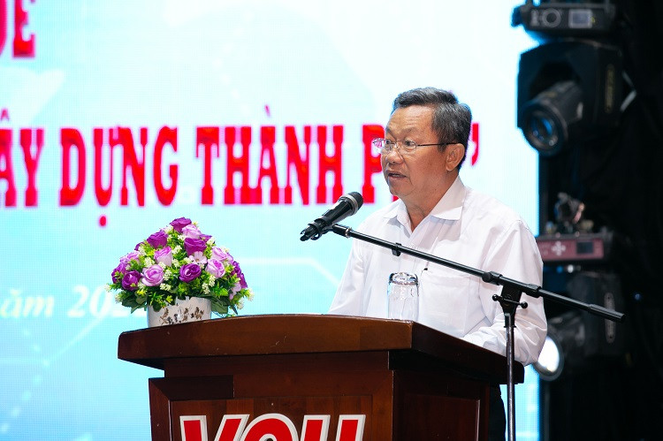 Ông Vương Quyền - Phó Giám đốc Đài Tiếng nói Nhân dân TP.HCM (VOH) cam kết đồng hành cùng doanh nghiệp trong hội nhập và phát triển - Ảnh: Thanh Lâm