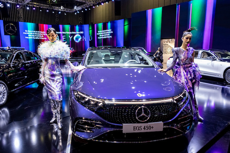 Mercedes-Benz ra mắt xe điện hạng sang EQS