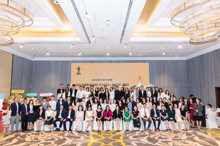 ICAEW trao bằng, chứng chỉ cho gần 200 hội viên và học viên tại Việt Nam