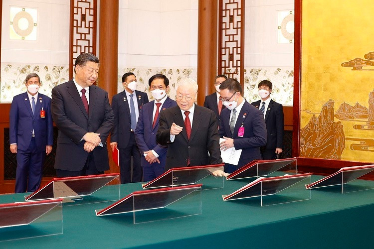 Tổng Bí thư Nguyễn Phú Trọng và Tổng Bí thư, Chủ tịch Trung Quốc Tập Cận Bình đã cùng chứng kiến 13 văn kiện đã được các ban, bộ, ngành, trung ương và địa phương ký kết - Ảnh: TTXVN.