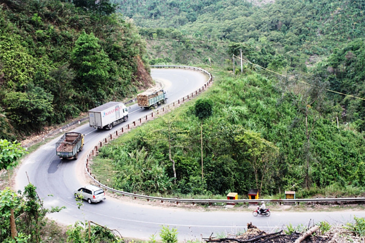Quốc lộ 26 nối Nha Trang và Đăk Lăk nhỏ hẹp- Ảnh: An Nam