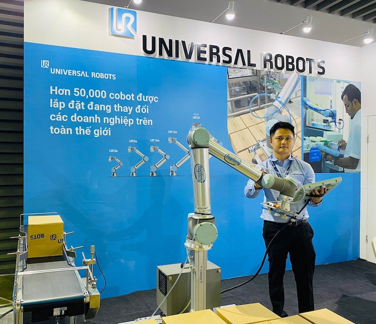 Universal Robots giới thiệu robot cộng tác cho tự động hóa sáng tạo