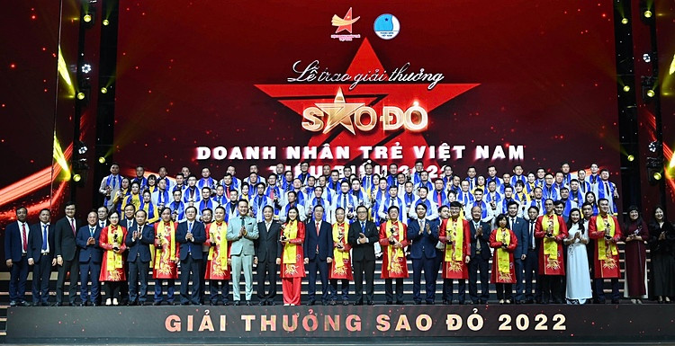 Giải thưởng Sao đỏ - Doanh nhân trẻ Việt Nam tiêu biểu do Hội Doanh nhân trẻ Việt Nam triển khai từ năm 1999