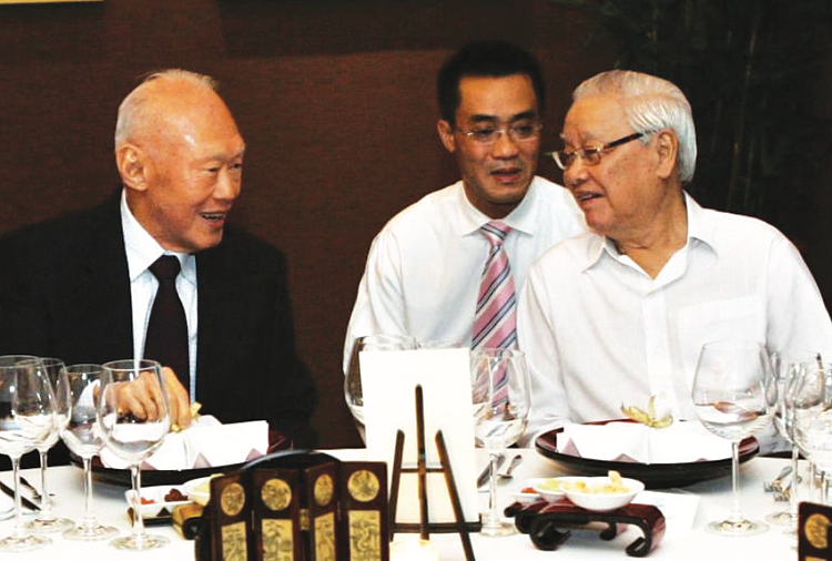 Thủ tướng Võ Văn Kiệt và ông Lý Quang Diệu trong một lần gặp gỡ  TƯ LIỆU