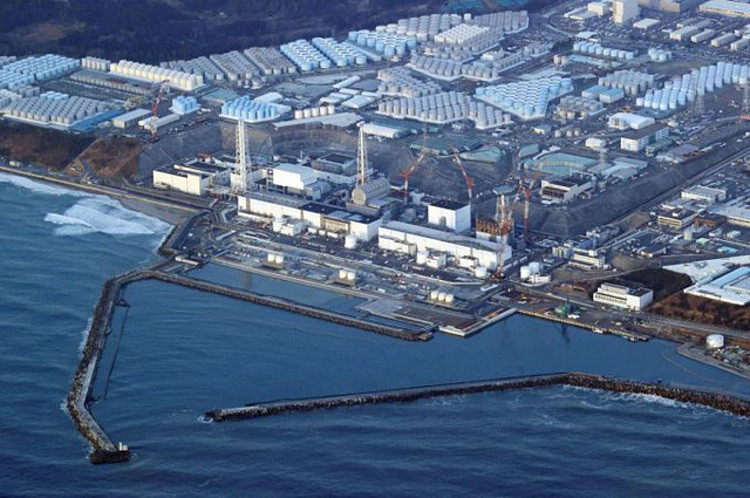 Nhà máy điện hạt nhân Fukushima ở thị trấn Okuma, tỉnh Fukushima, Nhật Bản, nhìn từ trên cao hôm 17/3. Ảnh: Reuters.