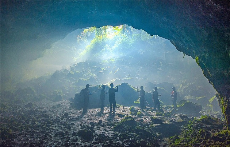 Hệ thống hang động núi lửa trong đá bazan được phát hiện từ năm 2007 và phân bố chủ yếu ở khu vực Krông Nô. Ảnh: Minh Phương