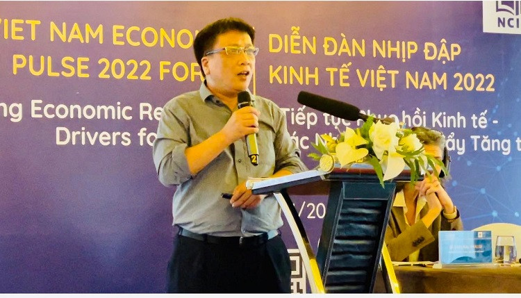 TS Trần Toàn Thắng, Trưởng Ban Kinh tế ngành và Doanh nghiệp thuộc NCIF (Trung tâm Thông tin và Dự báo kinh tế - xã hội quốc gia) phát biểu tại diễn đàn.