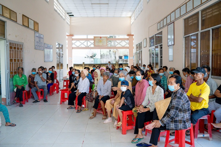 Chương trình thiện nguyện khám bệnh và tặng quà cho người dân huyện Tiểu Cần, tỉnh Trà Vinh