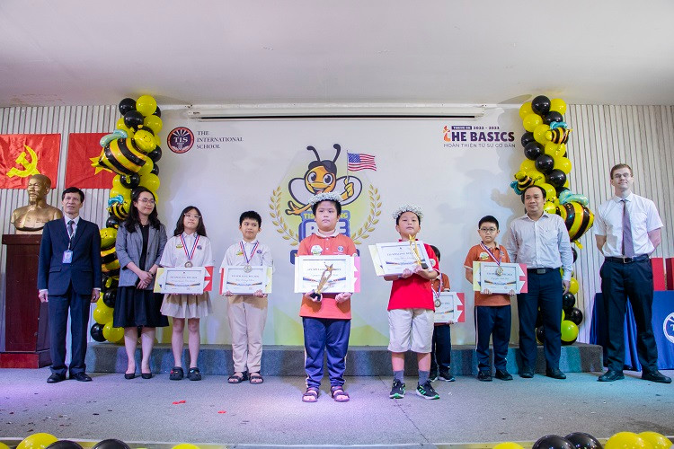 Tranh tài giành quán quân tại TIS Spelling Bee