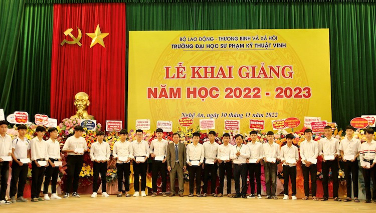 Toyota Việt Nam trao 200 suất học bổng hỗ trợ sinh viên