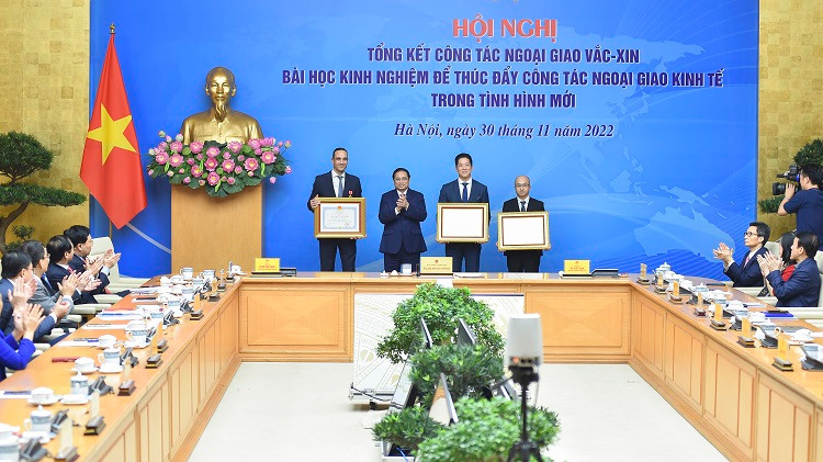Pfizer Việt Nam đón nhận bằng khen của Thủ tướng Chính phủ