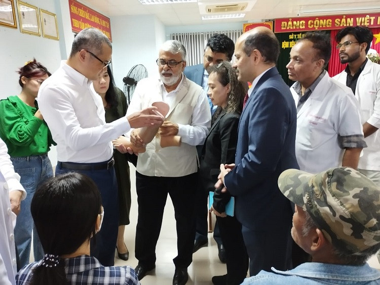 Ấn Độ viện trợ trại lắp chân tay giả Jaipur cho tỉnh Phú Yên