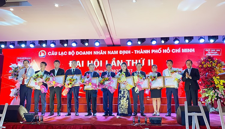 Các doanh nghiệp Hội viên CLB DN Nam Định tại TPHCM hoạt động xuất sắc trong nhiệm kỳ 1 nhận bằng khen của UBND TPHCM