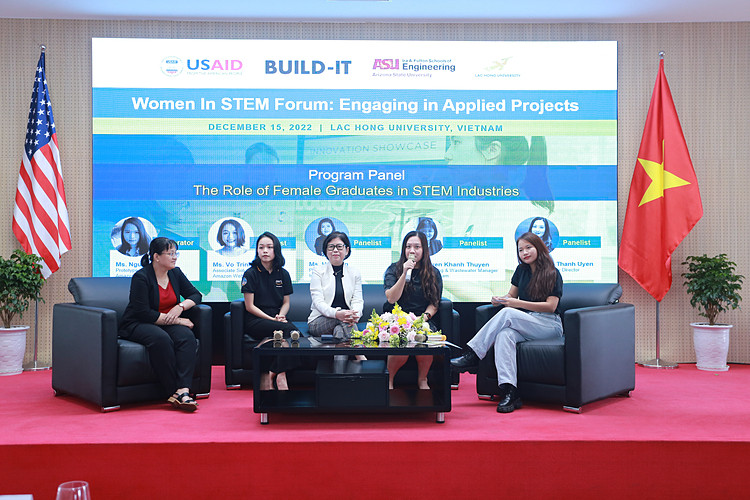 Các diễn giả thảo luận về vai trò của nữ giới trong khối ngành STEM