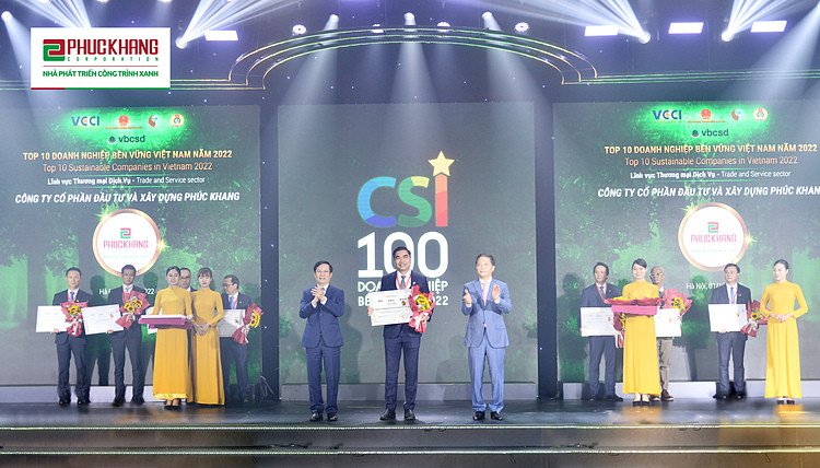 Ông Trần Tam - Chủ tịch HĐQT Phuc Khang Corporation nhận bằng khen vinh danh Top 10 doanh nghiệp bền vững Việt Nam năm 2022