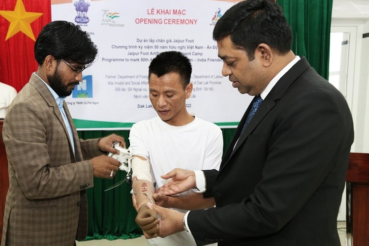 Khánh thành trại lắp chân tay giả Jaipur do Ấn Độ viện trợ tại Đắk Lắk