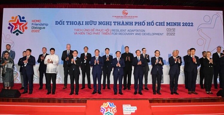 Các đồng chí lãnh đạo Trung ương, lãnh đạo TPHCM, các đại biểu dự phiên khai mạc Đối thoại Hữu ngh