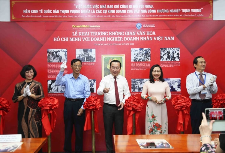 Lễ ra mắt không gian văn hóa Hồ Chí Minh với doanh nghiệp, doanh nhân Việt Nam tại trụ sở Tạp chí Doanh Nhân Sài Gòn.