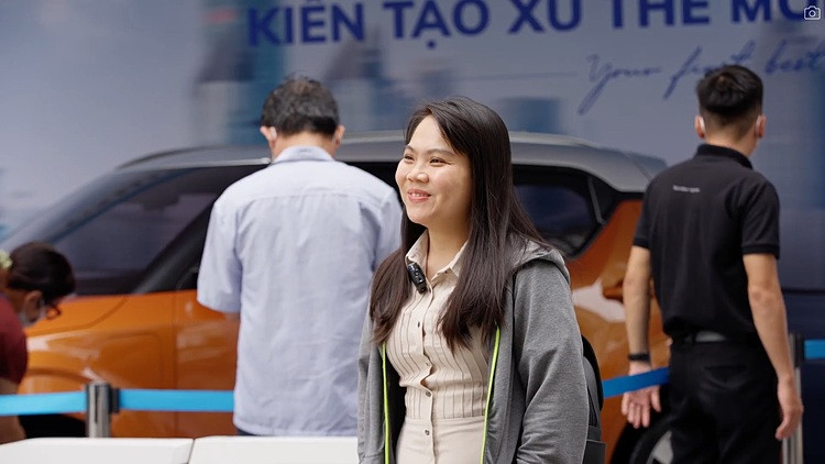 Mức giá hợp lý đã thuyết phục chị Phạm Nữ Hiền Vân (TP.HCM) lựa chọn VF 5 Plus là mẫu xe đầu tiên của mình