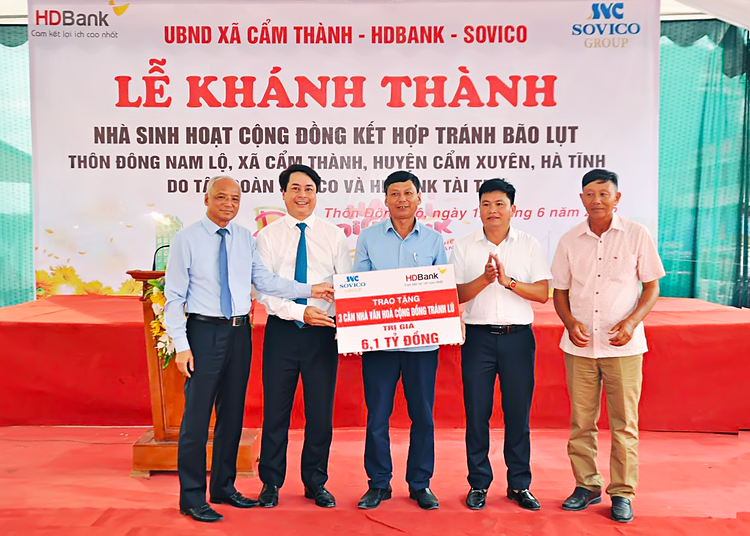 HDBank đến tận nơi, trao kinh phí xây dựng 3 căn nhà cộng đồng tránh lũ trị giá 6,1 tỷ đồng cho người dân Hà Tĩnh vào tháng 6/2022