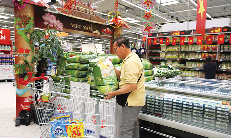 Sản phẩm Cơm Vietnam Rice được bày bán tại siêu thị Carrefour