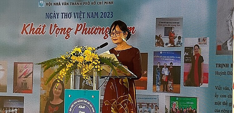 Nhà văn Bích Ngân phát biểu khai mạc Ngày thơ Việt Nam năm 2023