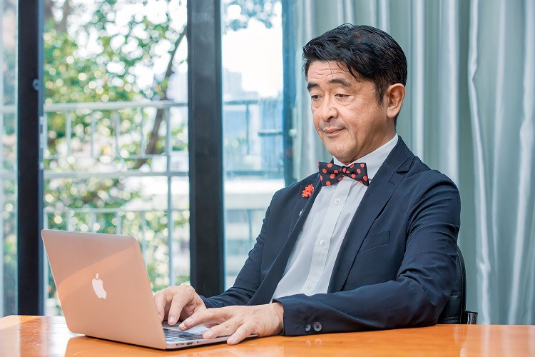Ông Shojiro Kamoshita - Chủ tịch Hiệp hội Hoa vải Tsumamizaiku Nhật Bản, Chủ tịch Công ty Ichirindo: 