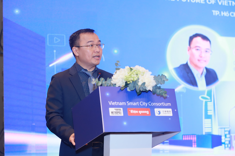Ông Hồ Quỳnh Hưng - Chủ tịch HĐQT Công ty Điện Quang cho rằng, phát triển đô thị thông minh là một quá trình dài hạn đòi hỏi nhiều kiến thức, kinh nghiệm và sự chung tay của nhiều doanh nghiệp...