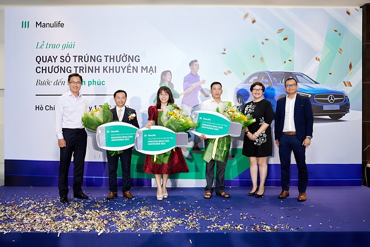 Manulife Việt Nam tri ân khách hàng, công bố 3 chủ nhân trúng thưởng xe Mercedes