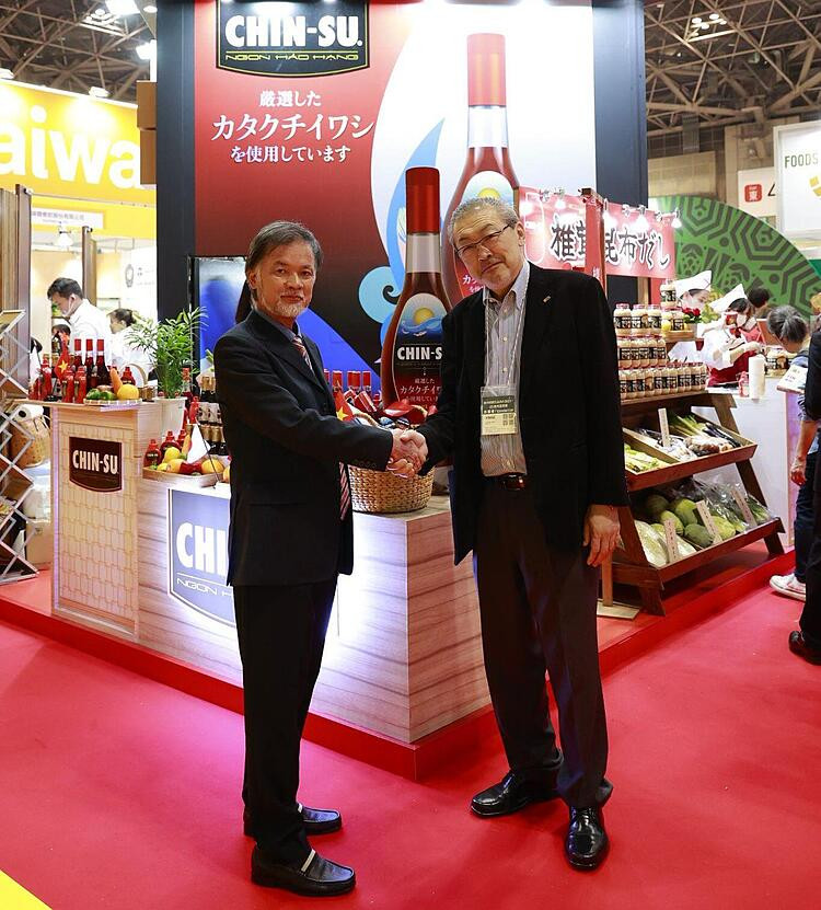 Ông Phạm Hồng Sơn và ông Jorgre Imai - Chủ tịch Công ty Imai Limited, Nhật Bản.