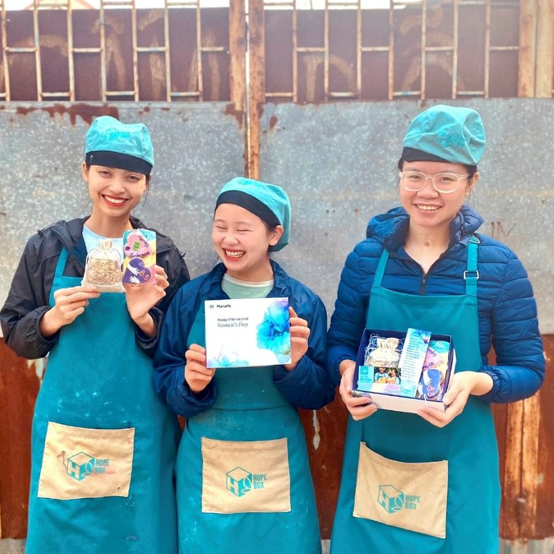 Manulife Việt Nam đồng hành cùng HopeBox tôn vinh phụ nữ