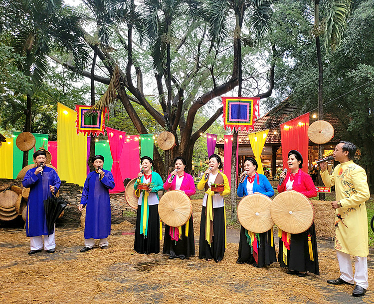 Nhiều loại hình văn hóa văn nghệ truyền thống Việt Nam diễn ra trong suốt 4 ngày