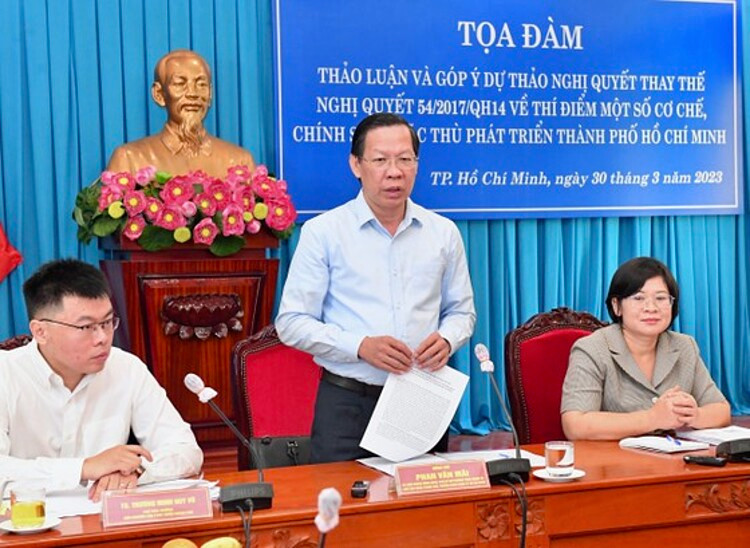 Chủ tịch UBND TPHCM Phan Văn Mãi phát biểu tại toạ đàm
